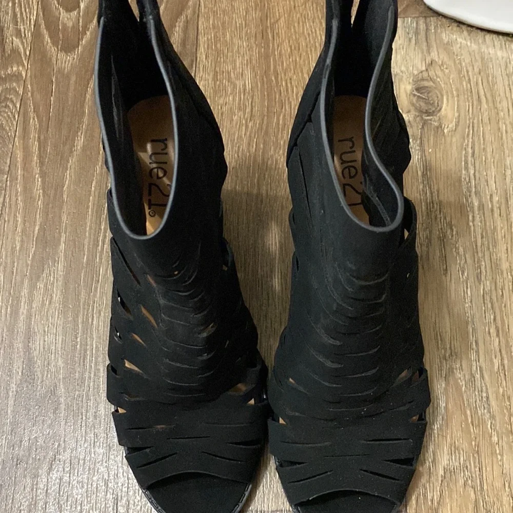 Rue21 heeled‎ sandals